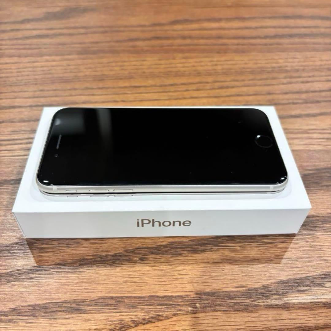 iPhone SE3 128GB スターライト（ホワイト）
