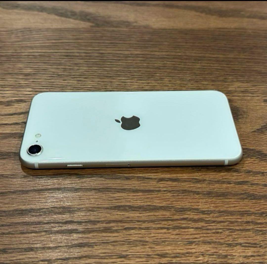 iPhone SE3 128GB スターライト（ホワイト）