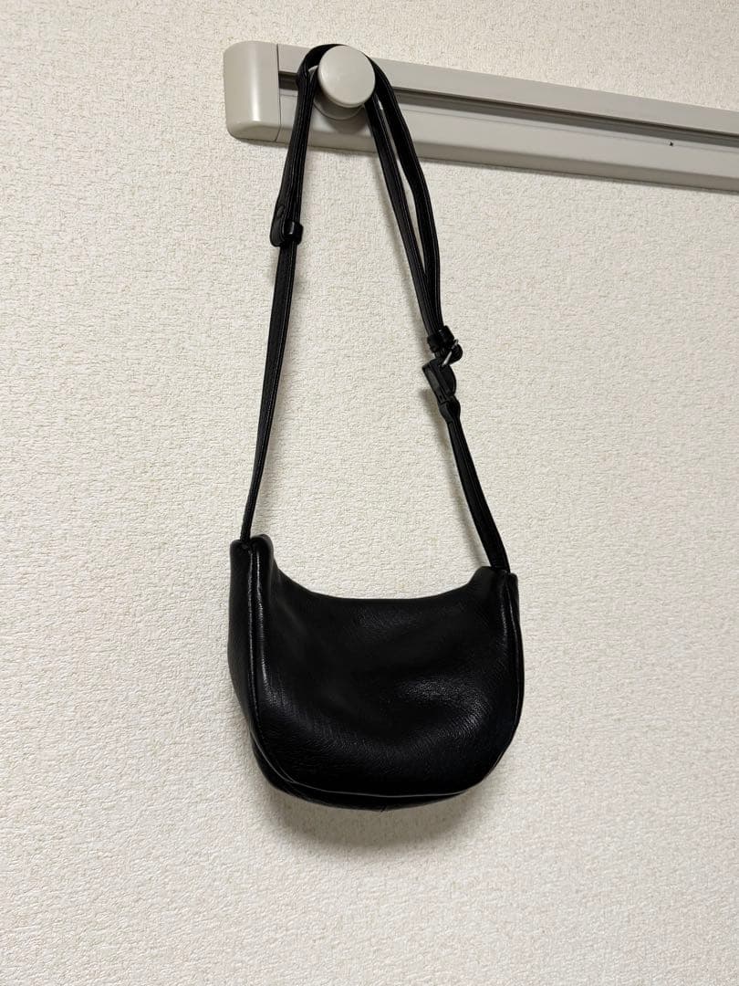 Aeta レザーボディバッグ