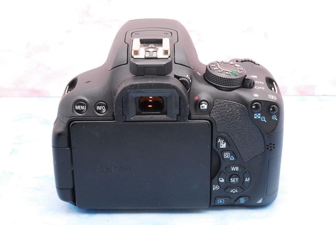 Canon Kiss X7i✨一眼レフカメラ✨手ぶれ補正＆超望遠のWレンズ