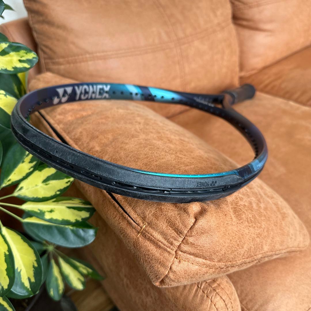 美品　YONEX EZONE 100L 2022 テニスラケット