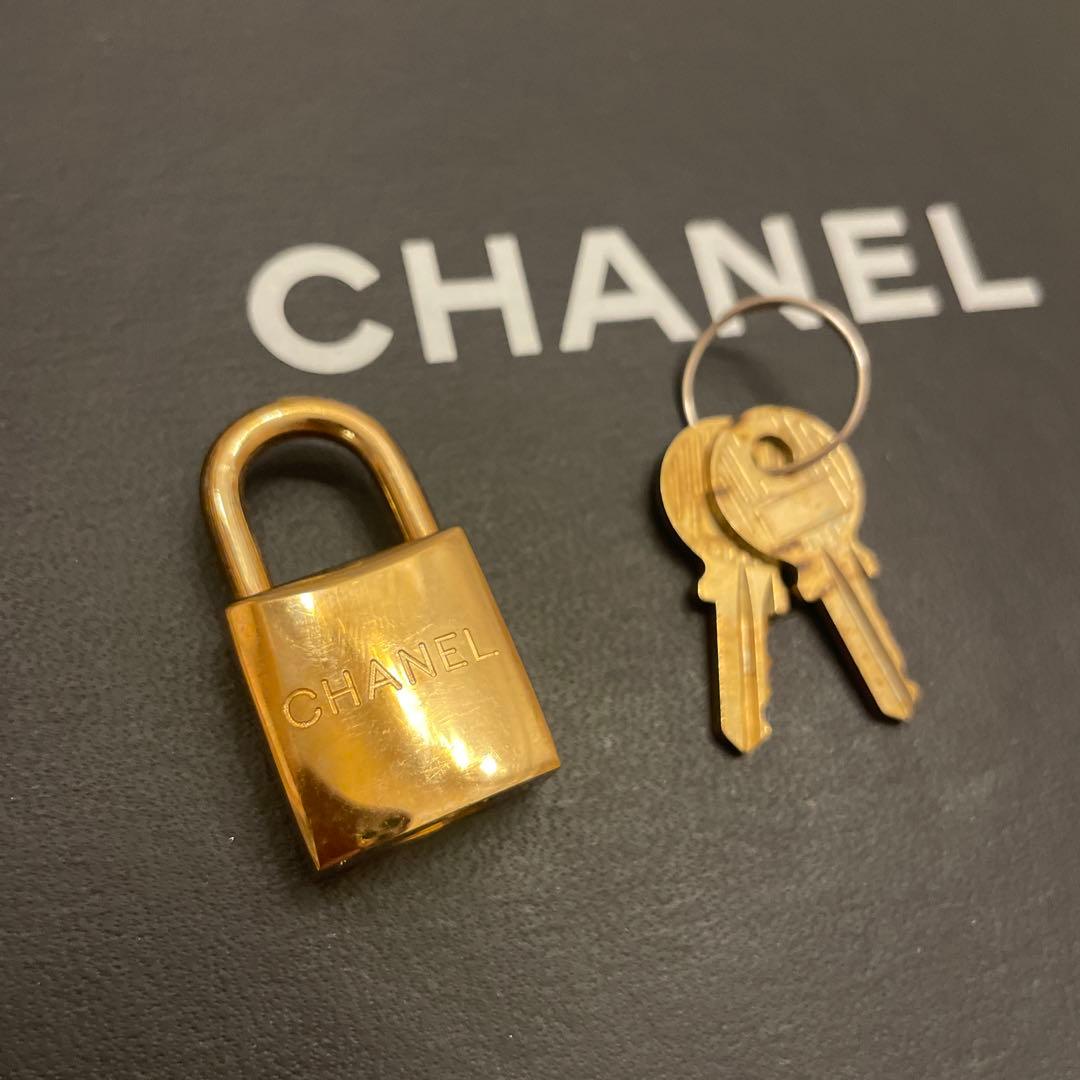 CHANEL ゴールド 南京錠