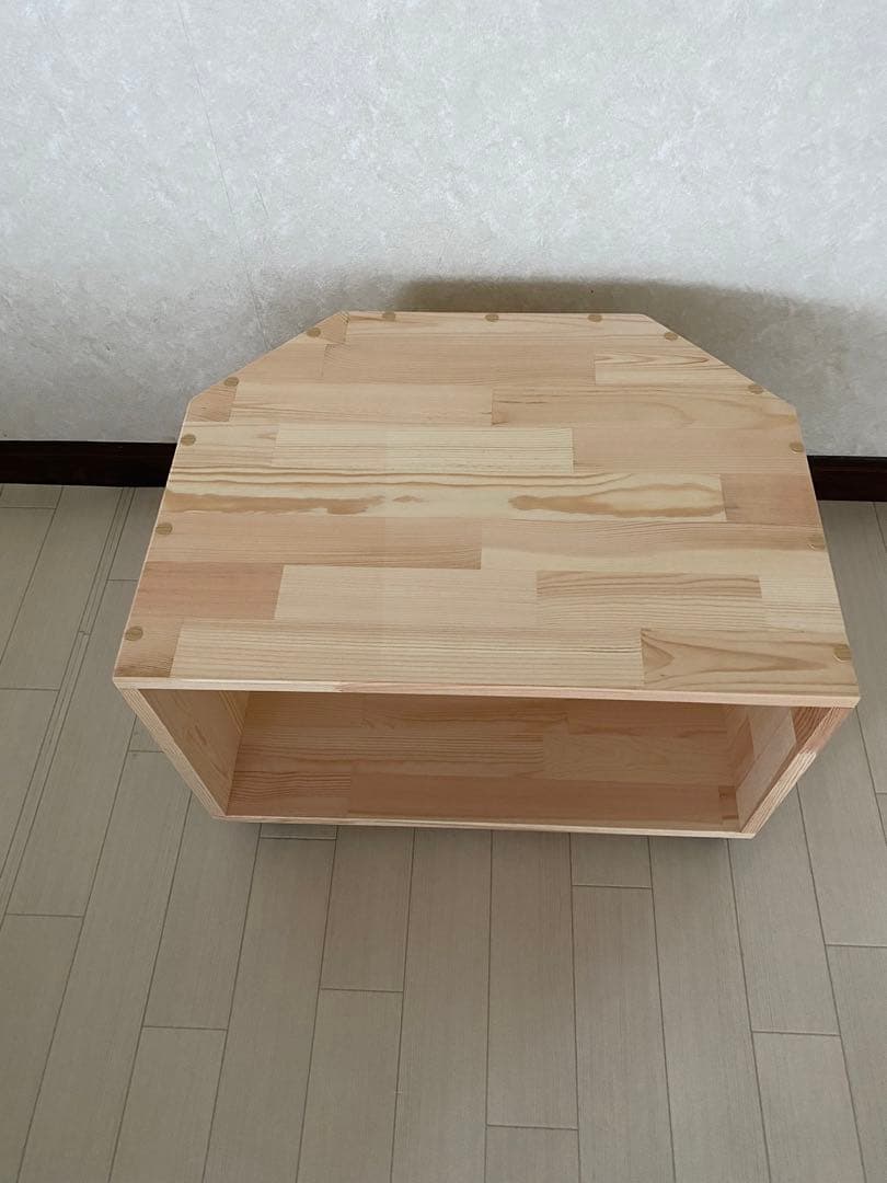 パイン集成材で制作した、テレビ台です。