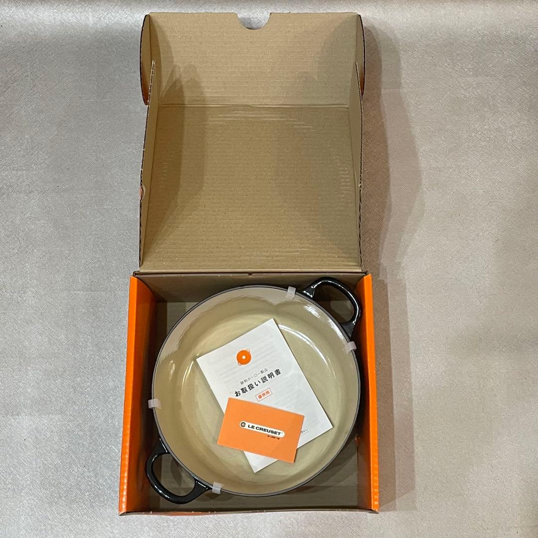 新品未使用　ルクルーゼ　ココット・ロンド　ブラック　両手鍋　22cm