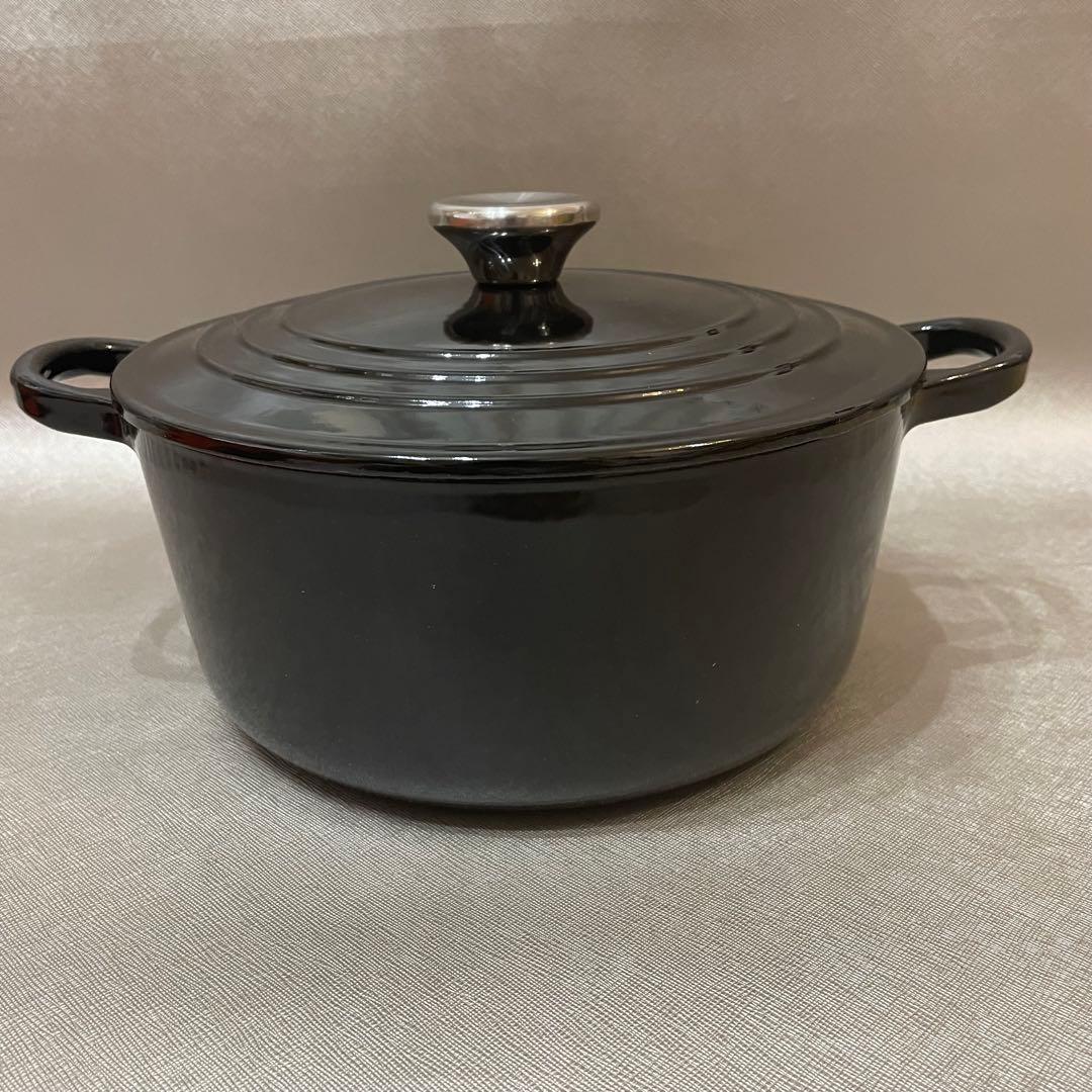 新品未使用　ルクルーゼ　ココット・ロンド　ブラック　両手鍋　22cm