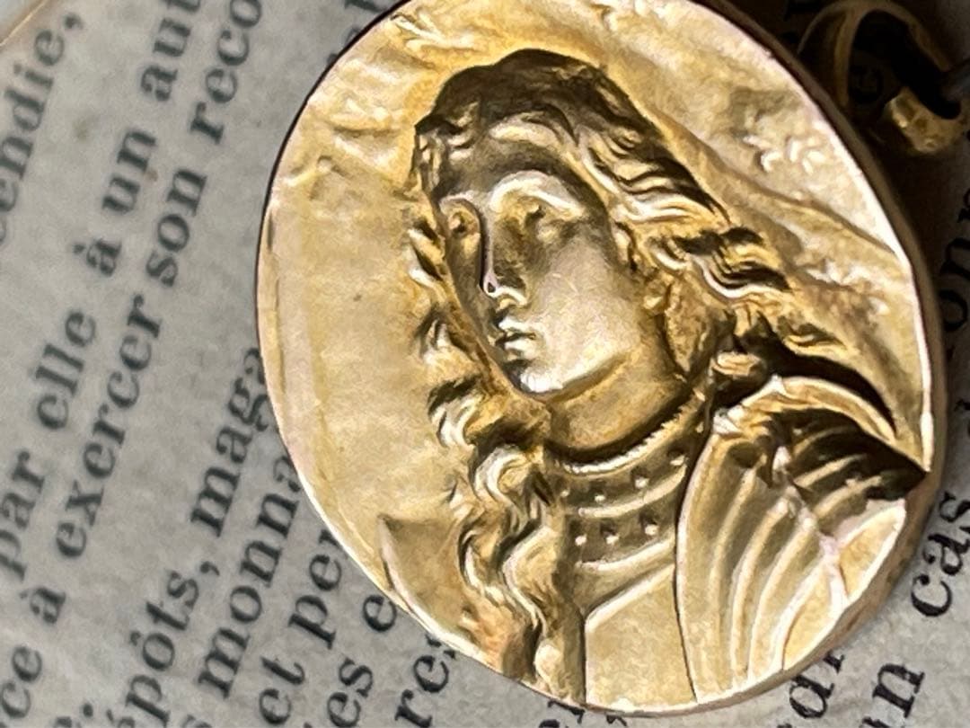 ジャンヌダルクのブローチ　フランスアンティーク　ゴールドプレートフィックス未使用