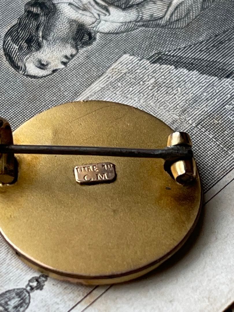 ジャンヌダルクのブローチ　フランスアンティーク　ゴールドプレートフィックス未使用