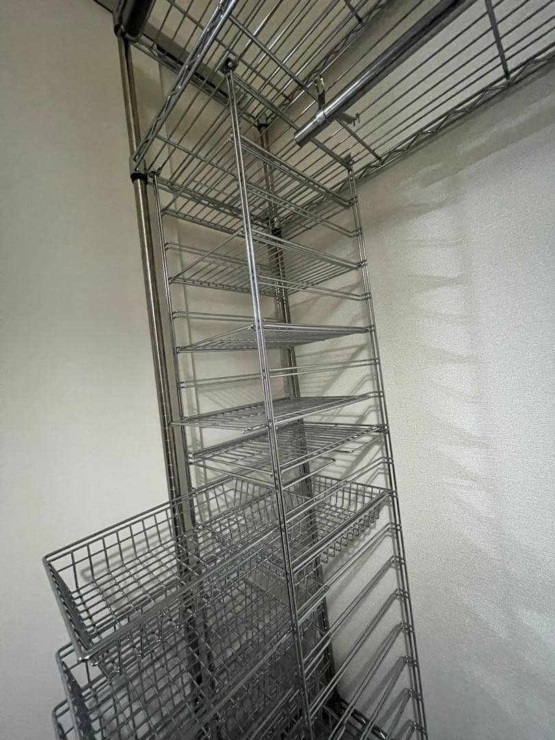  ERECTA シェルフスクリーン付き　スチールラック　ハンガーラック