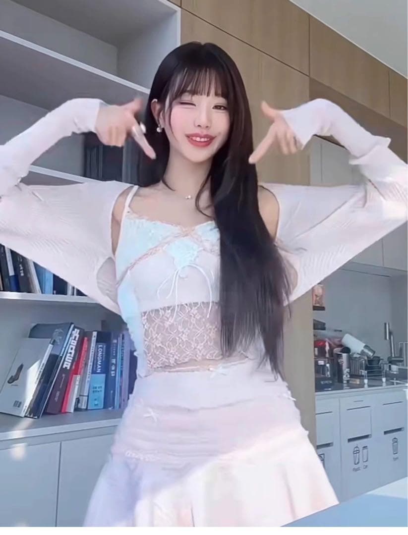 ジアちゃん着用 ♡セクシー可愛い黒白レースキャミソールミニスカートセットアップ