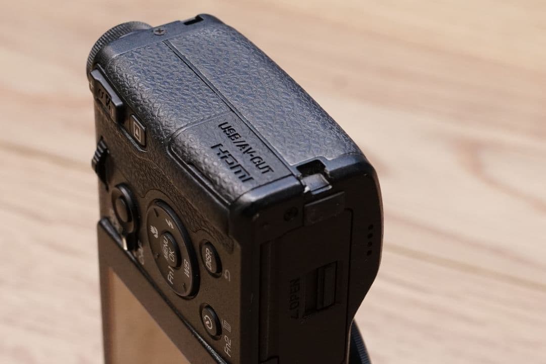 【傷あり、撮影問題なし】RICOH GR (APS-Cサイズ)