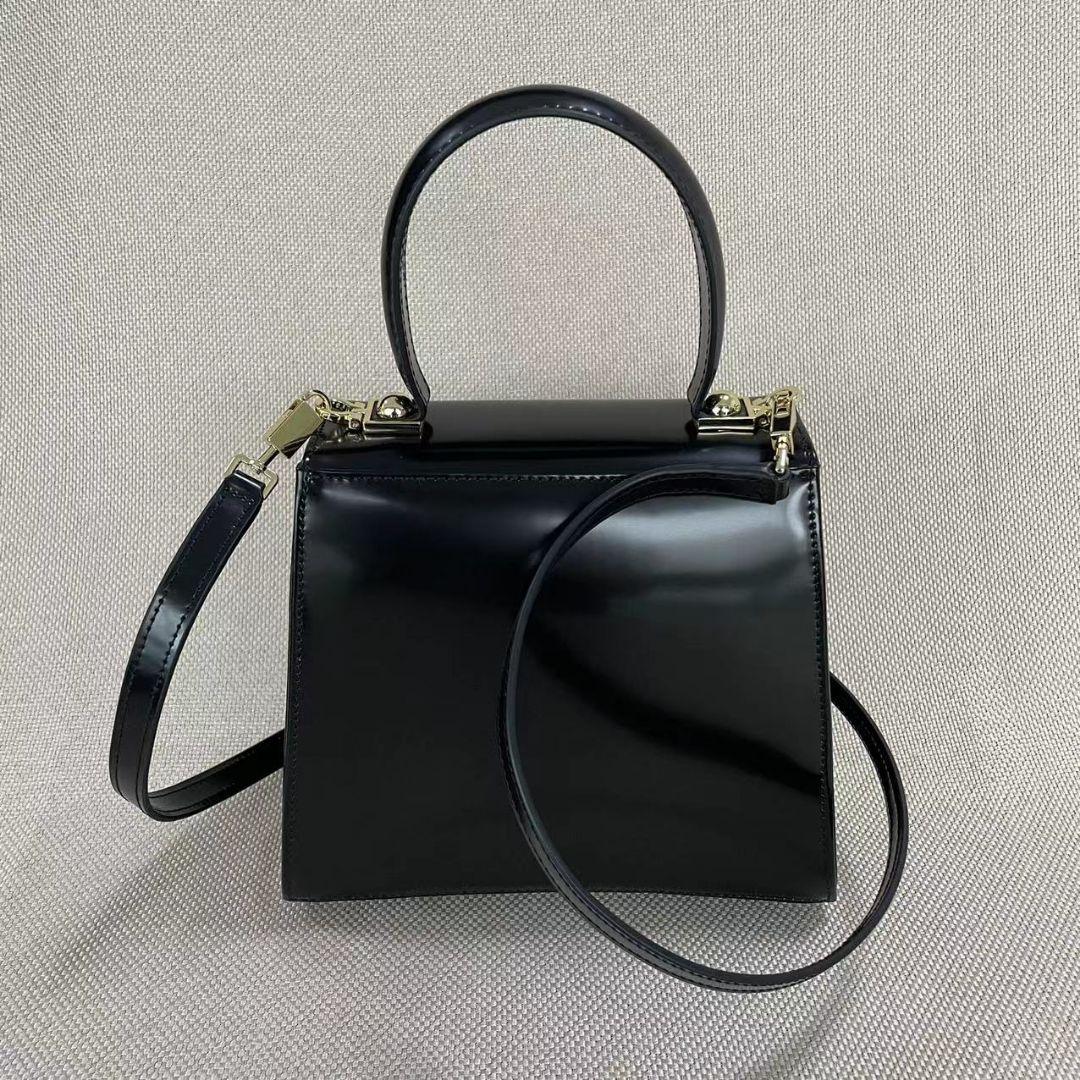 サルヴァトーレフェラガモ ハンドバッグ ガンチーニ レザー 2way