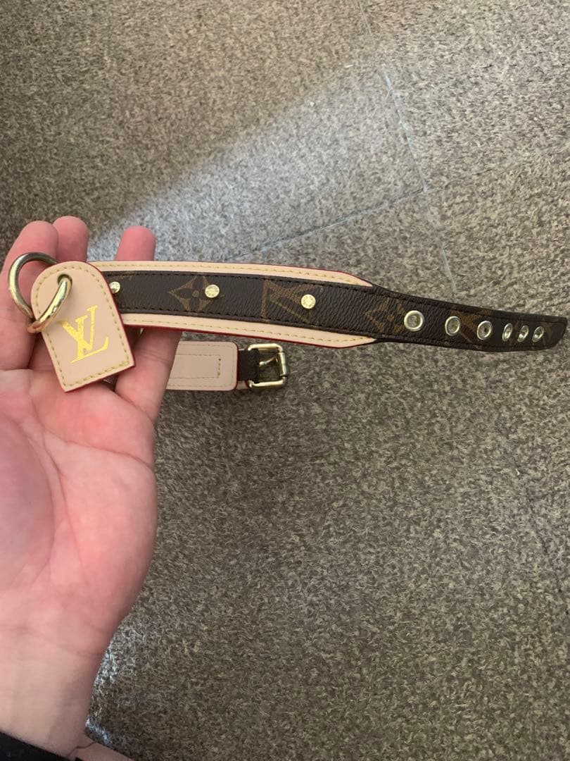 ルイ・ヴィトン レザー　犬首輪 スタッズ付き　louis vuitton