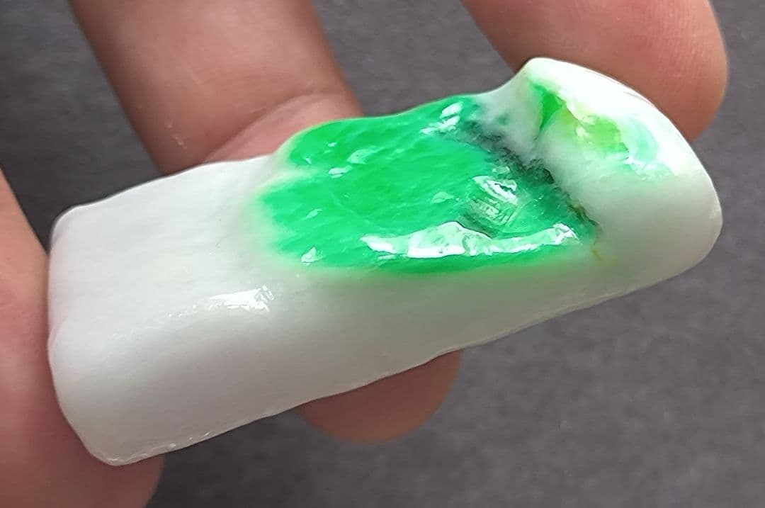 【陽緑】ミャンマー産本翡翠のルース②