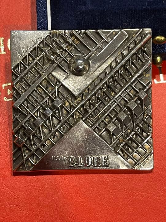 アルナルド・ポモドーロ イタリアの彫刻アーティストメダルサイン入りアート