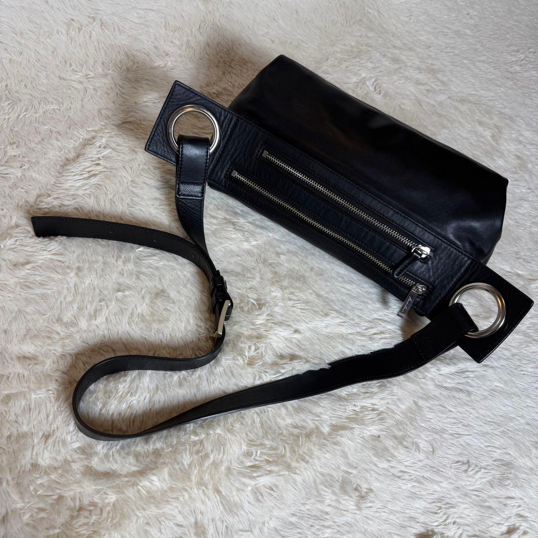 極美　kawa-kawa カワカワ　レザー　ボディバッグ　斜めがけ　肩掛け　金具