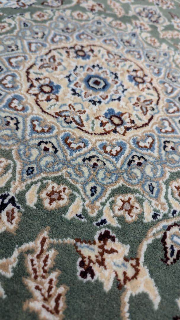 ペルシャ絨毯　花柄 緑色ラグ長方形