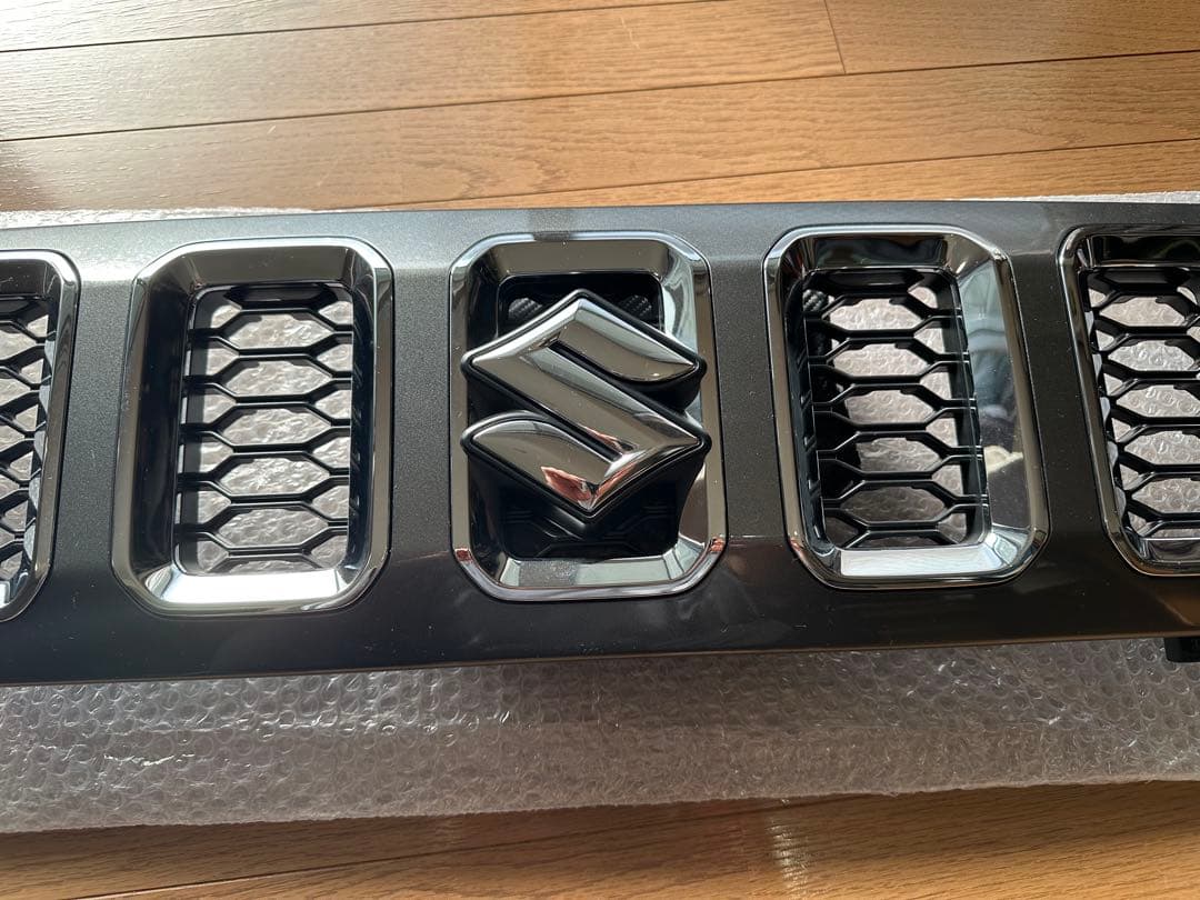 ジムニーノマド　純正フロントグリル　新車外し