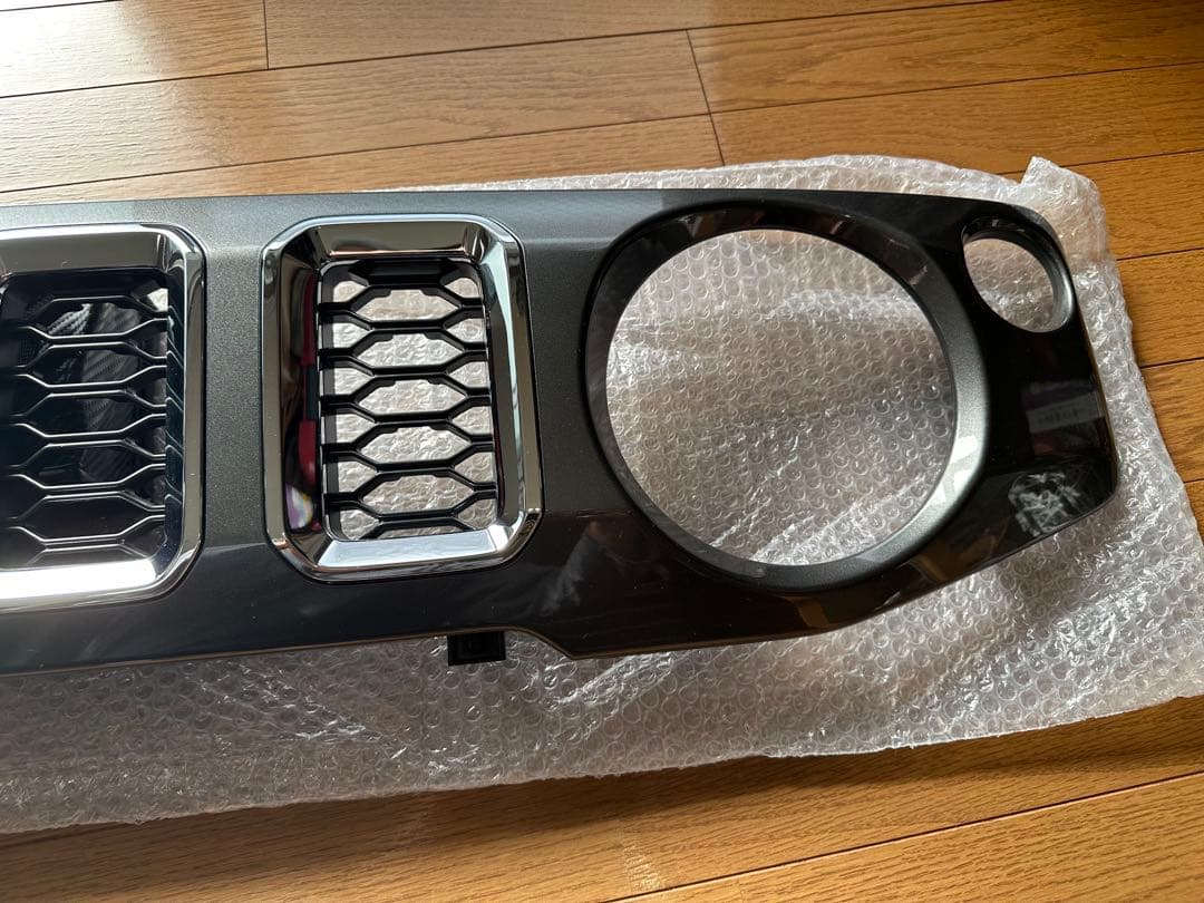 ジムニーノマド　純正フロントグリル　新車外し