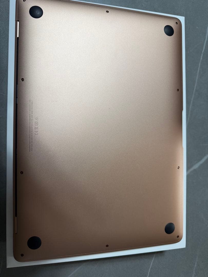 箱付美品！　MacBook Air 13.3インチ 2020 256GBゴールド