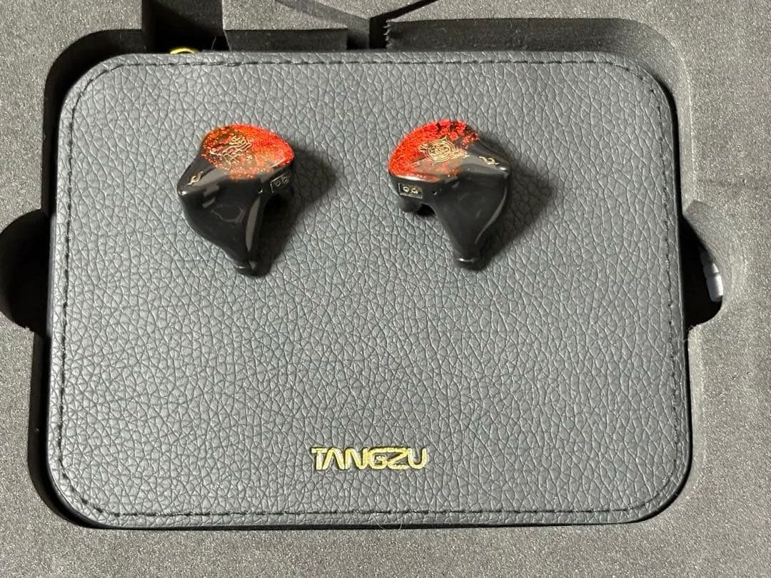 イヤホン TANGZU NEZHA 6BA + 1EST