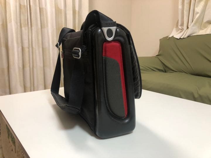 トゥミ　ビジネスショルダーバック