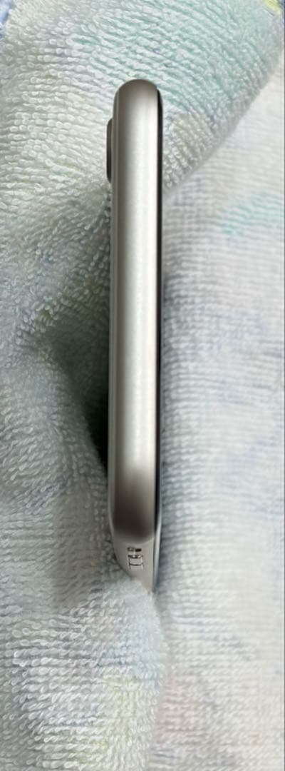 iPhone SE 第3世代 64GB 本体 スターライト