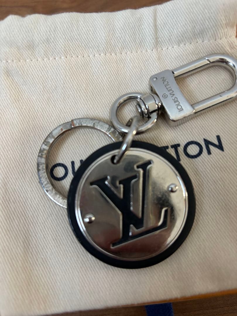 Louis Vuitton LVロゴ キーホルダー