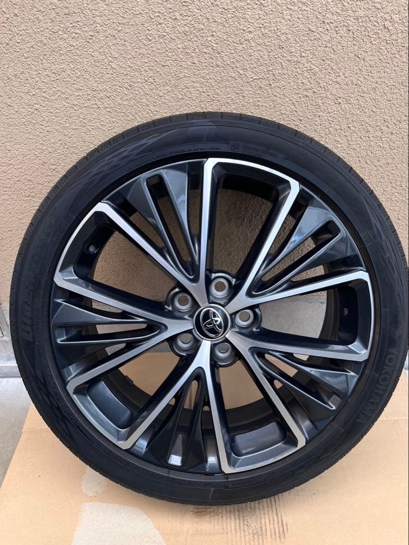 新型プリウス19インチ タイヤホイールセット