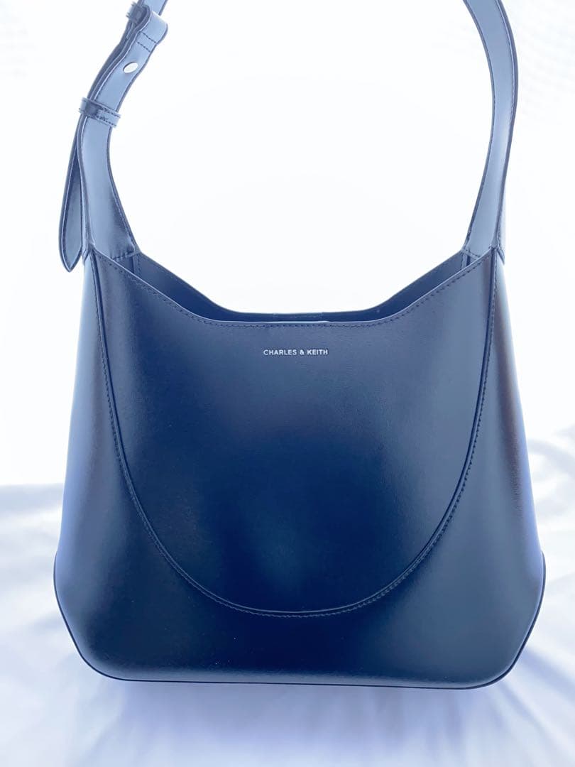 CHARLES & KEITH シグリッド ホーボーバッグ ノワールブラック黒