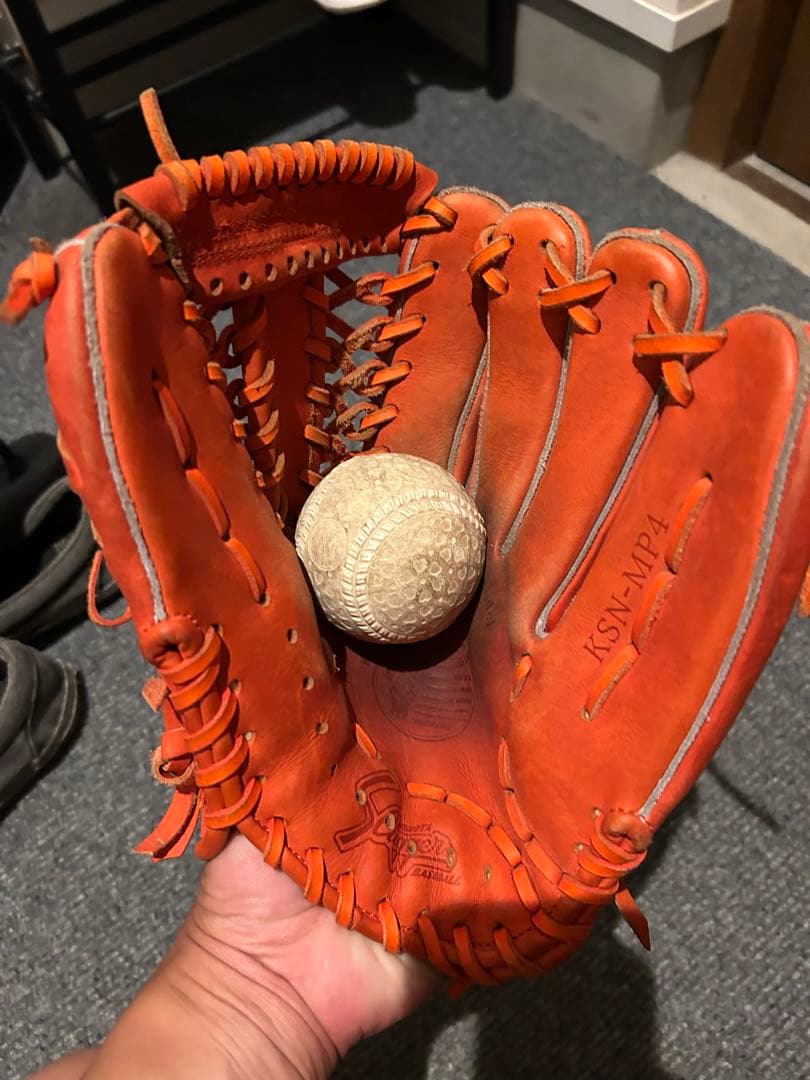 Slugger Aggressive オレンジグローブ 右投げ用