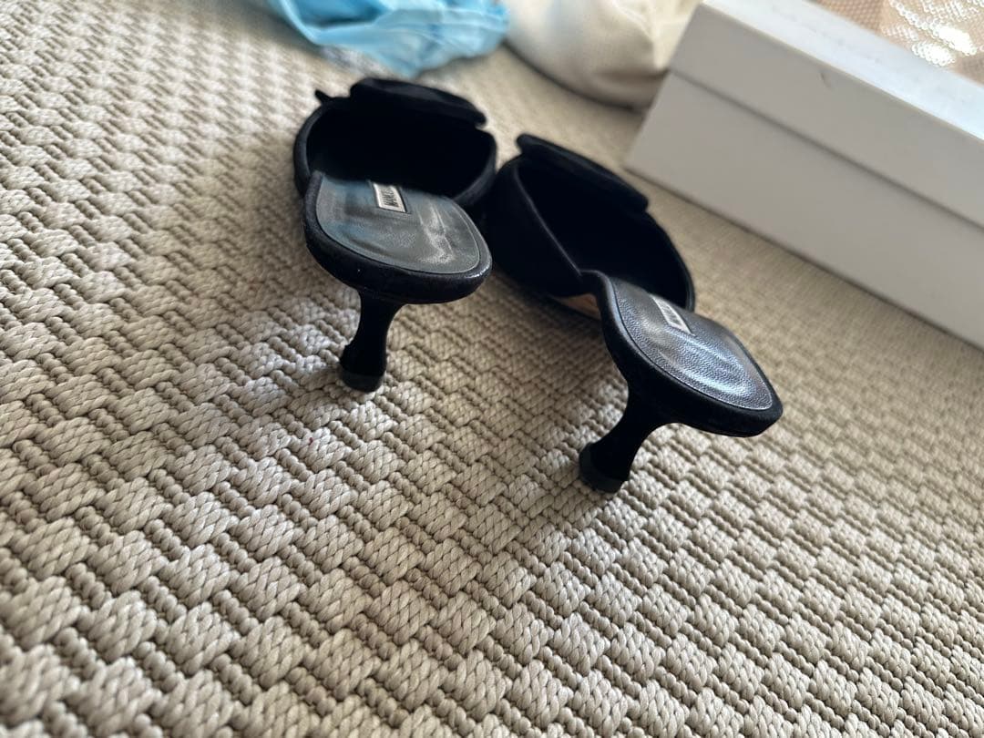 Manolo Blahnik ブラックミュール