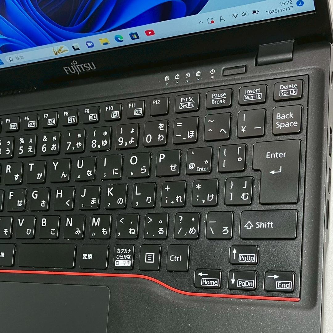 ★美品★ 2022年製 第12世代i5 超軽量934g フルHD 富士通 378