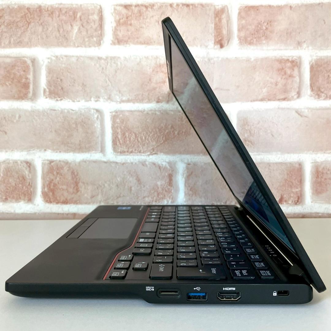 ★美品★ 2022年製 第12世代i5 超軽量934g フルHD 富士通 378