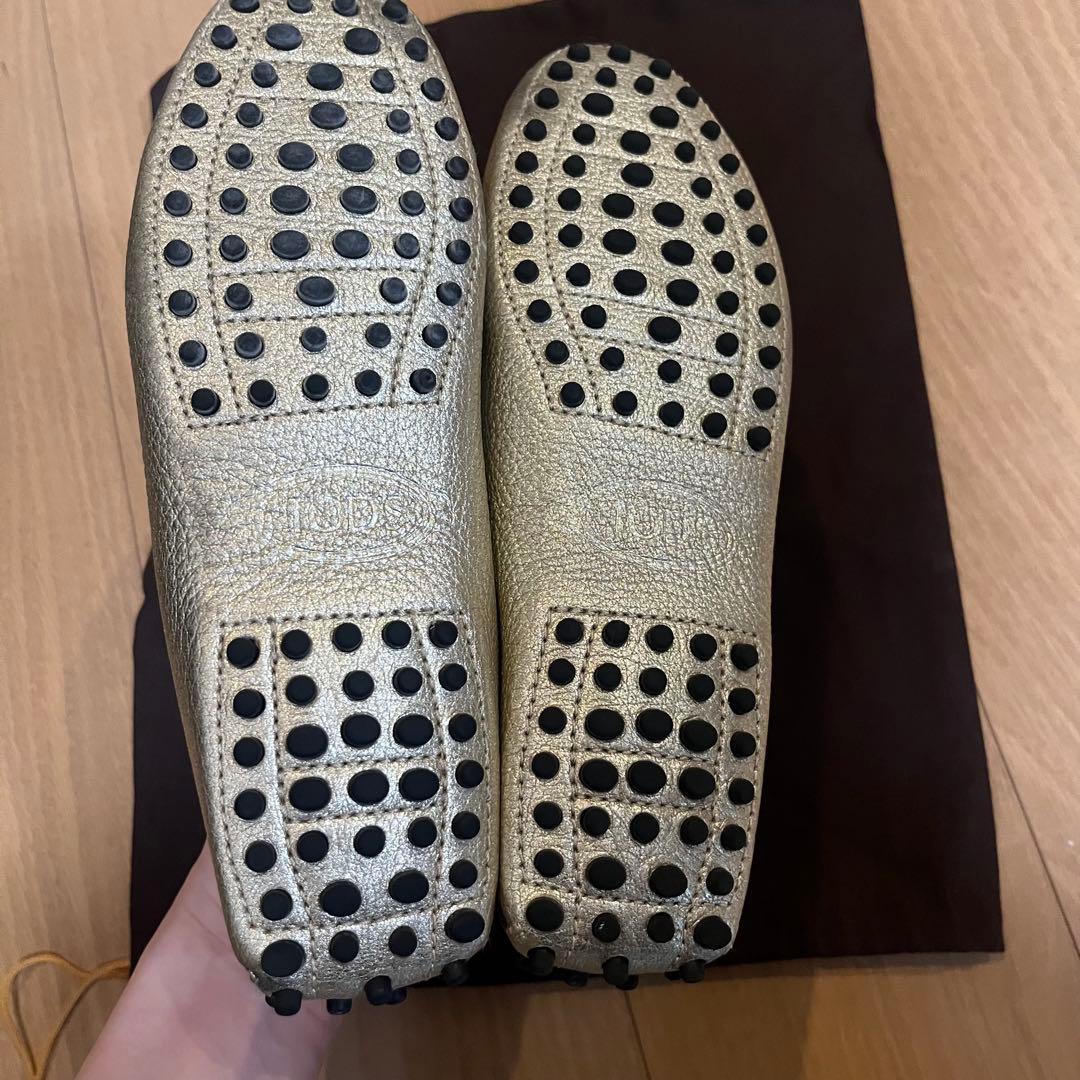 保存袋つき 美品！ TOD'S ゴールド ドライビングシューズ35.5