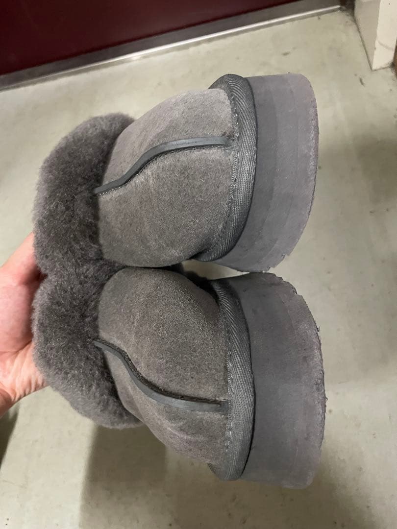 UGG ムートン　サンダル