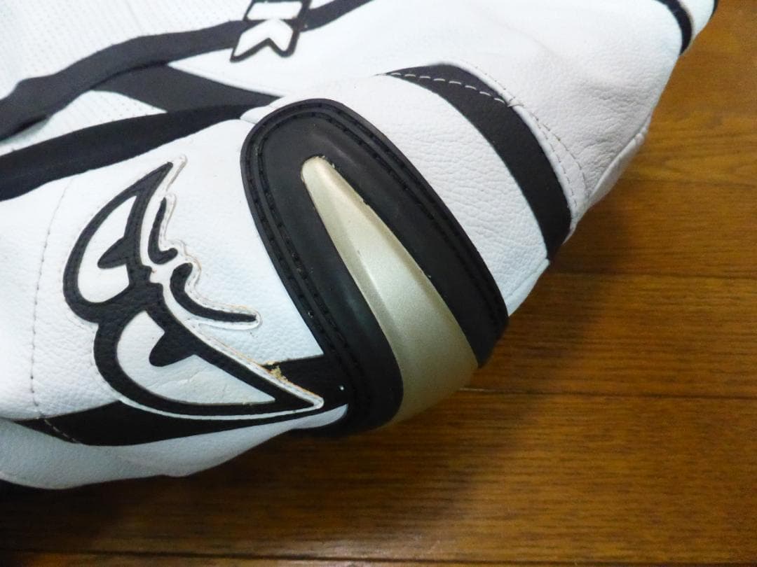 BERIK レーザージャケット ホワイト インナー プロテクター付き