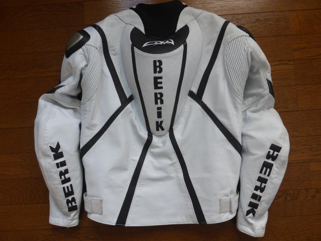 BERIK レーザージャケット ホワイト インナー プロテクター付き