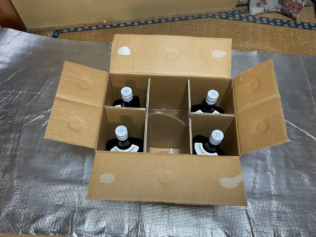 SUNTORY・WHISKY・WHITE。since 1923 1920ml。