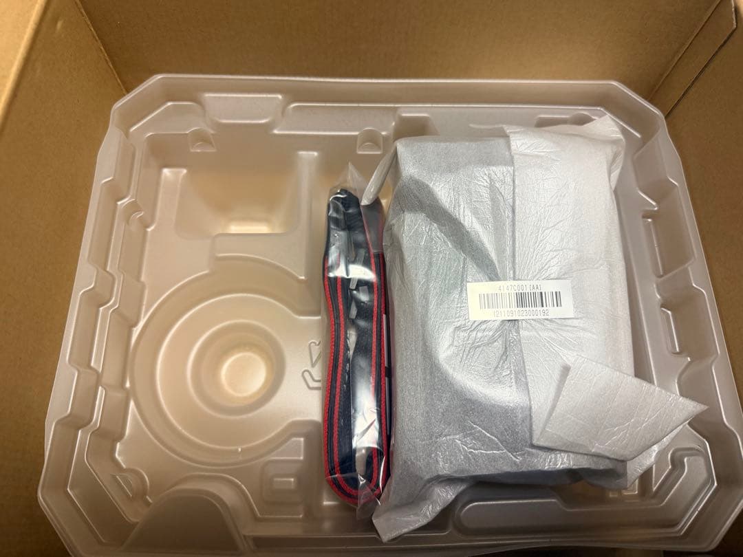 キャノン　CANON EOS R5ボディ