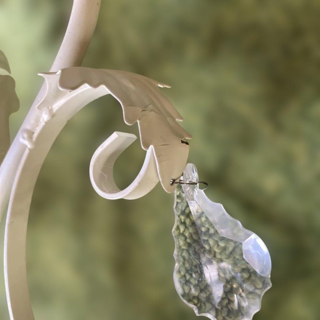 ホワイトクラシックシャンデリア 5灯 アンティーク調　ペンダントライト　リーフ