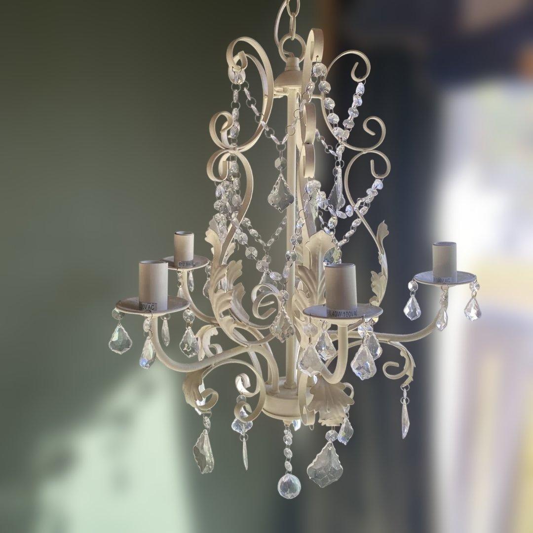 ホワイトクラシックシャンデリア 5灯 アンティーク調　ペンダントライト　リーフ