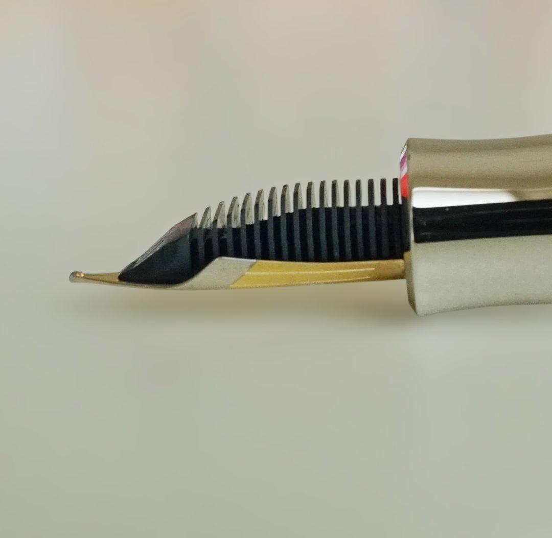 【グラフフォンファーバーカステル】万年筆　ペン・オブ・ザ・イヤー2005