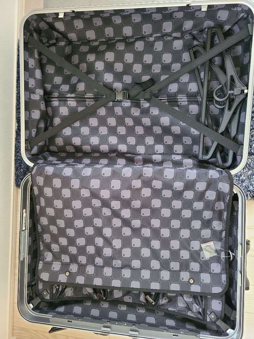 ブラックハード　キャリーケース