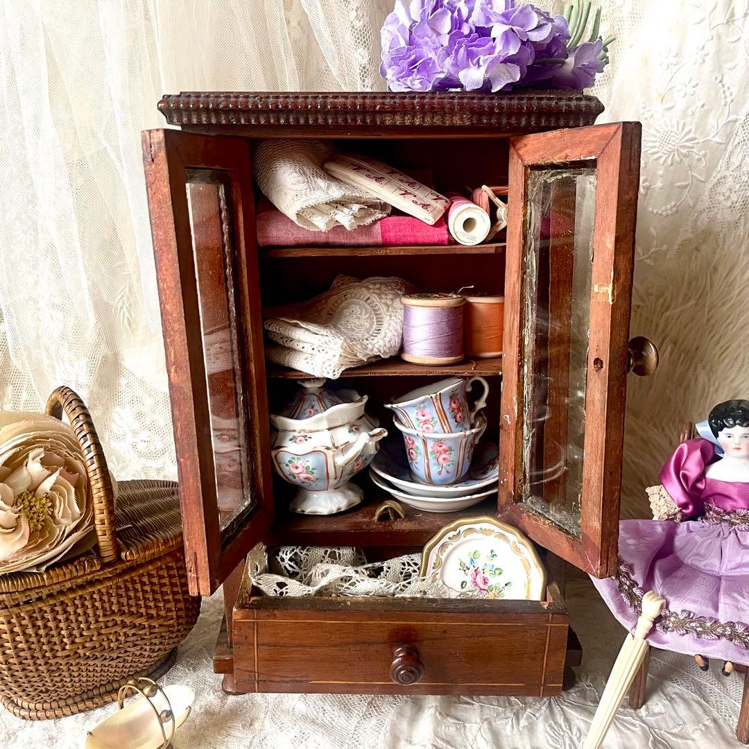 ドールキャビネット　フランスアンティーク　カップボード　ディネット　引き出し付き