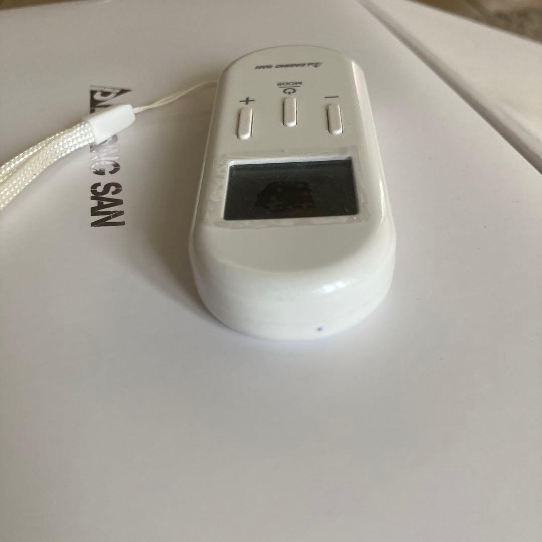 PLEASING SAN プリージングサン　目元美顔器