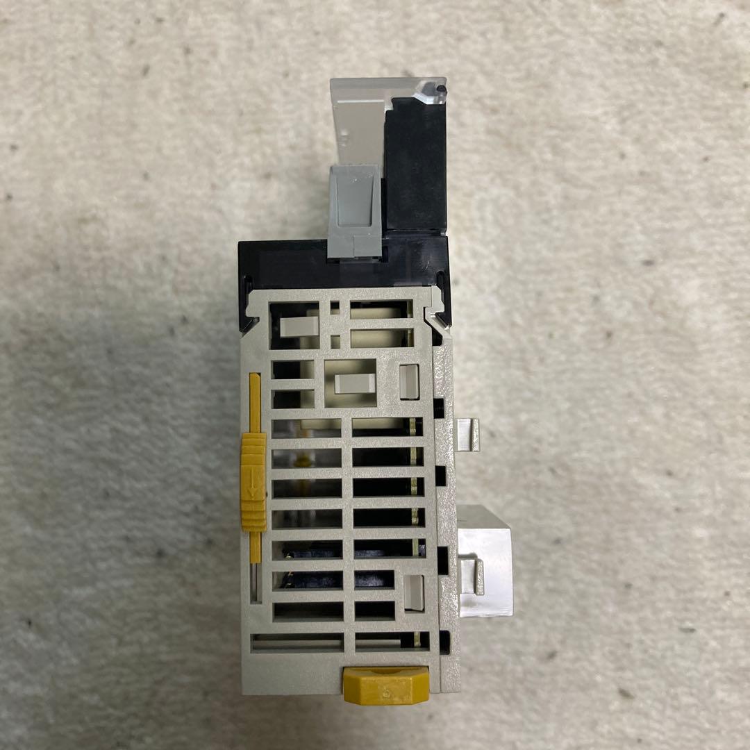 CJ1W-OC201 リレー独立接点出力ユニット 出力8点 (OMRON)