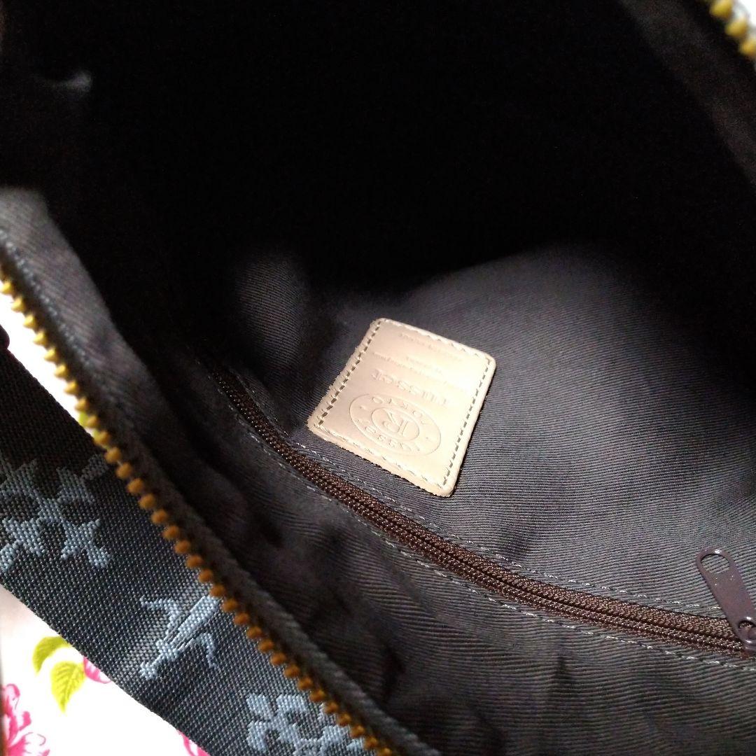 【新品・正規品・タグ付き】カゴシンプルショルダーバッグ（CE-1552）Gray