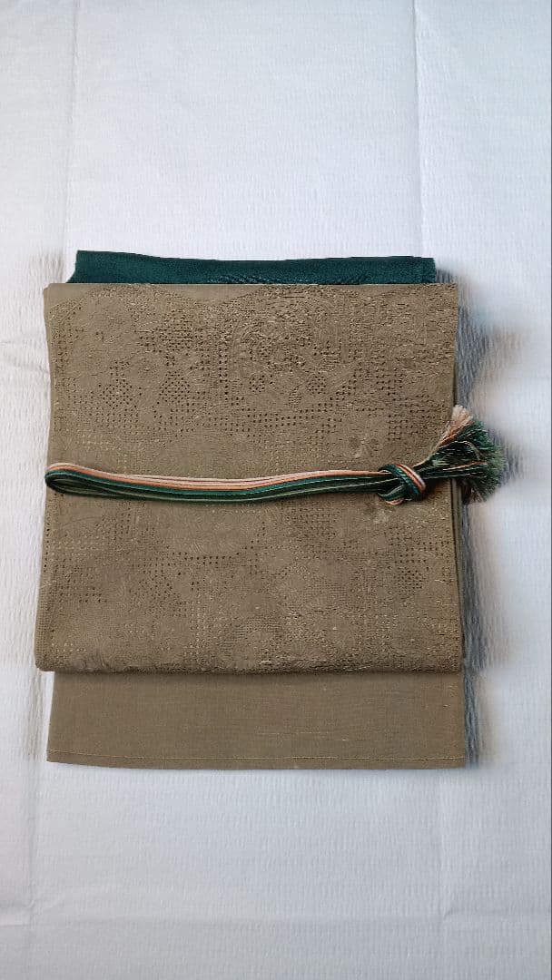 袋帯　スワトウ刺繍　紬地　正倉院花唐草文様　モスグリーン無地