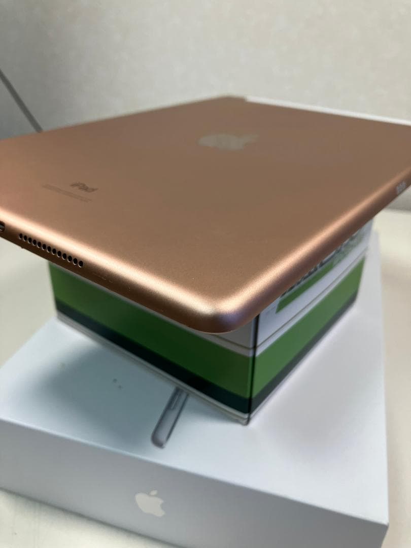 iPad 7世代　32GB ゴールド　セルラー カバーガラス付