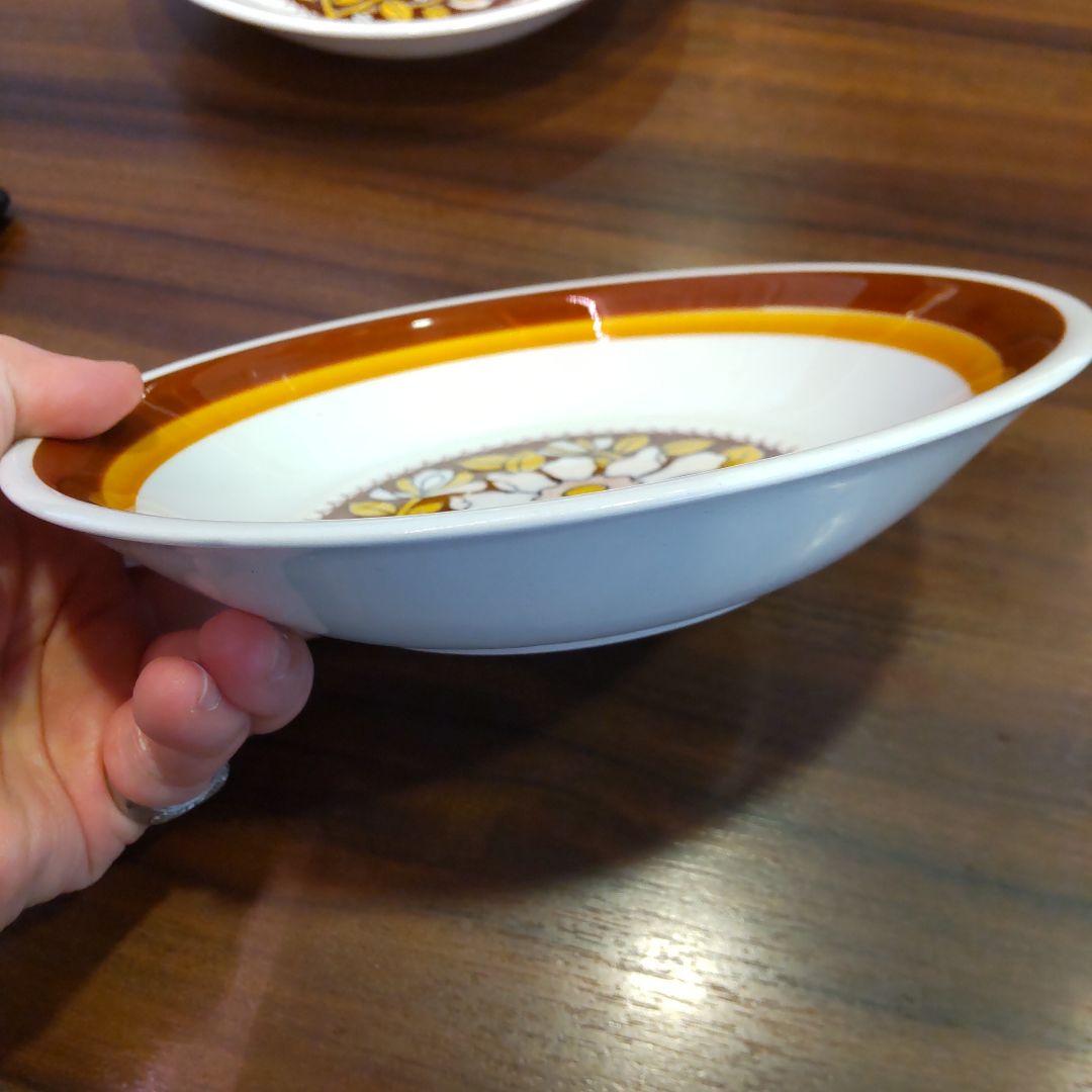 お花柄のお皿２枚          専用